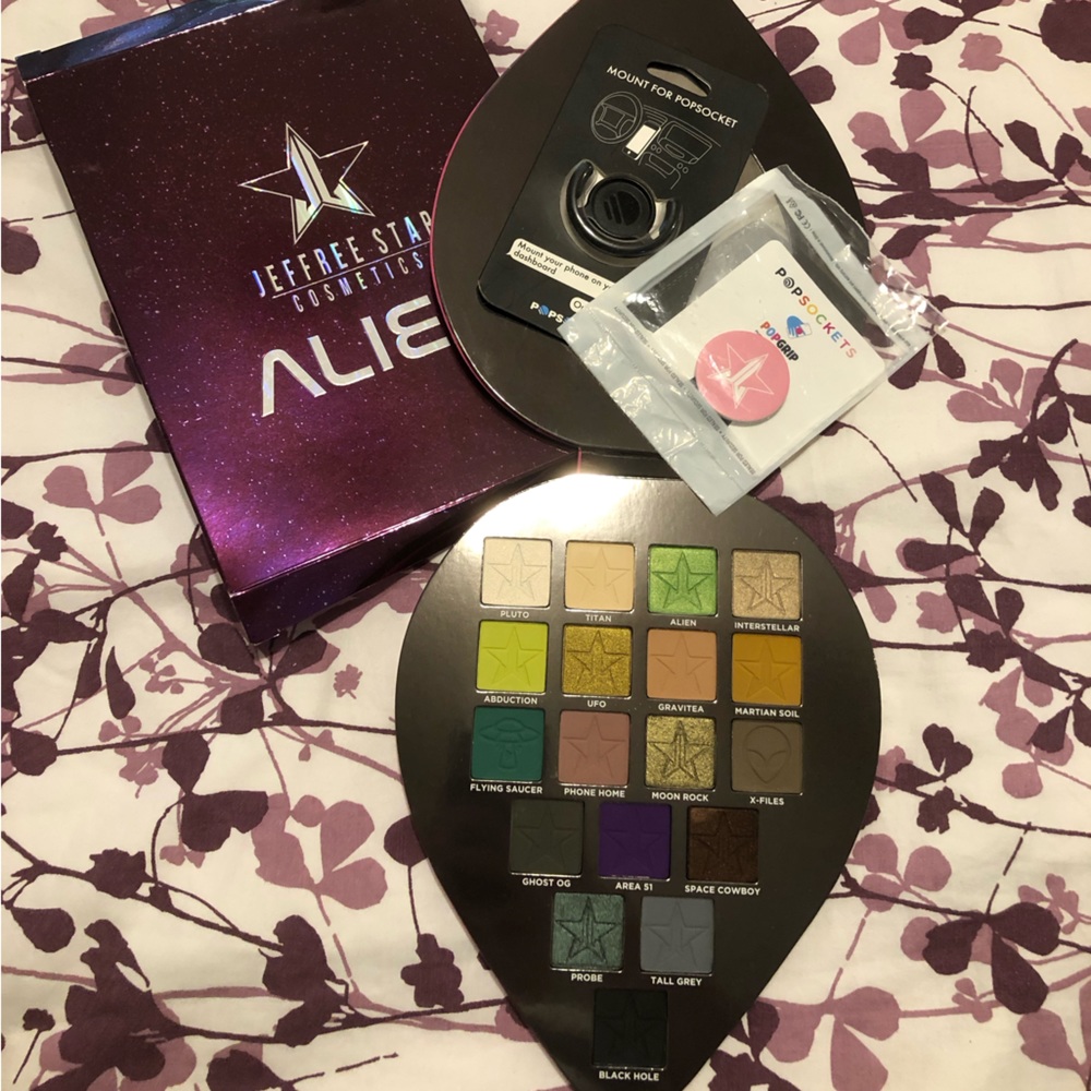 Jeffree Star Alien eyeshadow palette